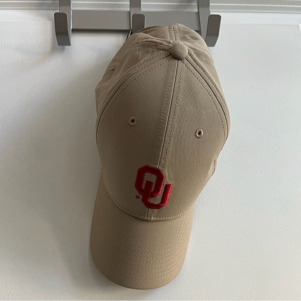 Beige University of Oklahoma Nike Baseball Cap